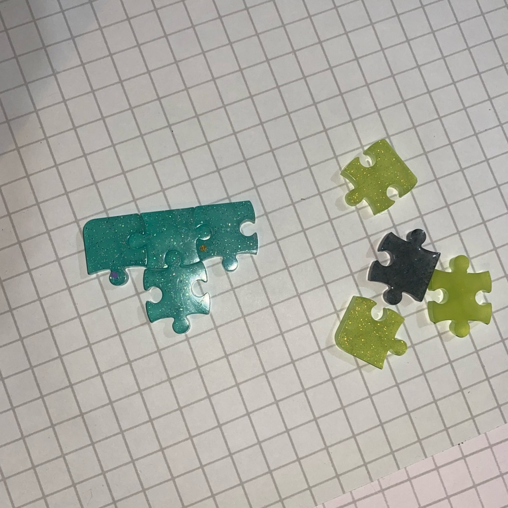 Epoxy pieces , can be ordered custom:colour, filler, with names or other etc